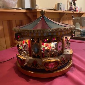 Mr. Christmas carousel